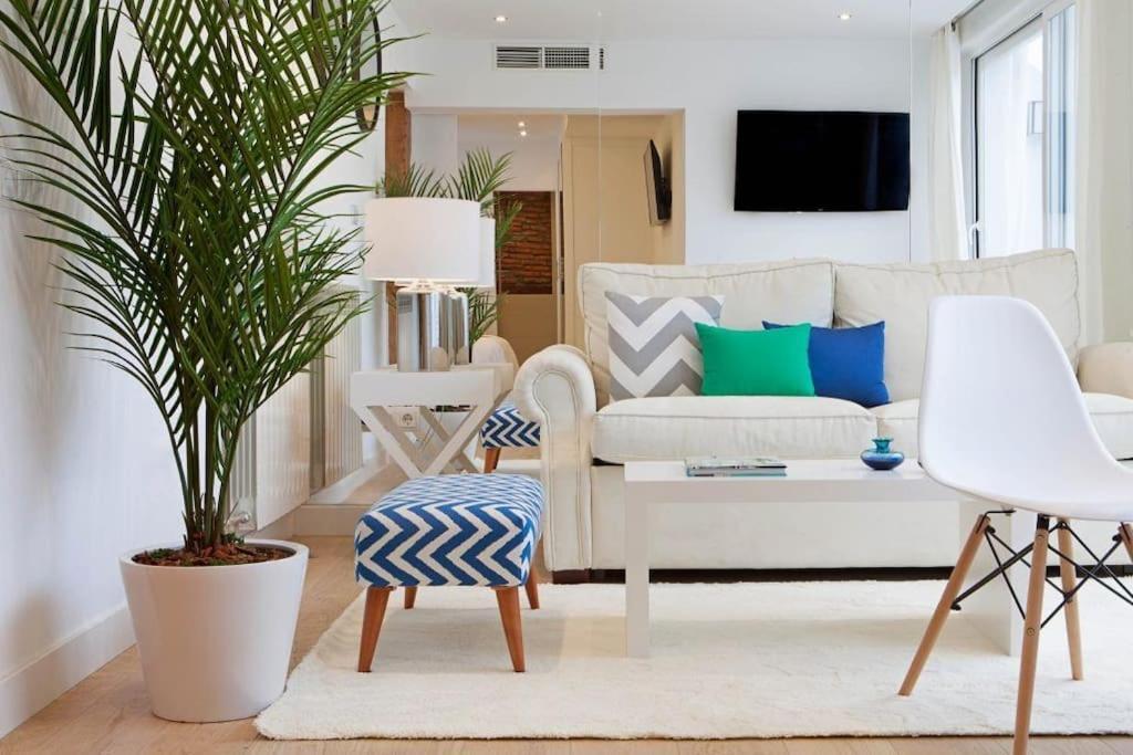 Luminoso Apartamento Con Terraza En Sol Apartment Madrid Luaran gambar