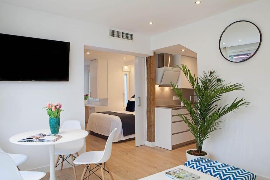 Luminoso Apartamento Con Terraza En Sol Apartment Madrid Luaran gambar